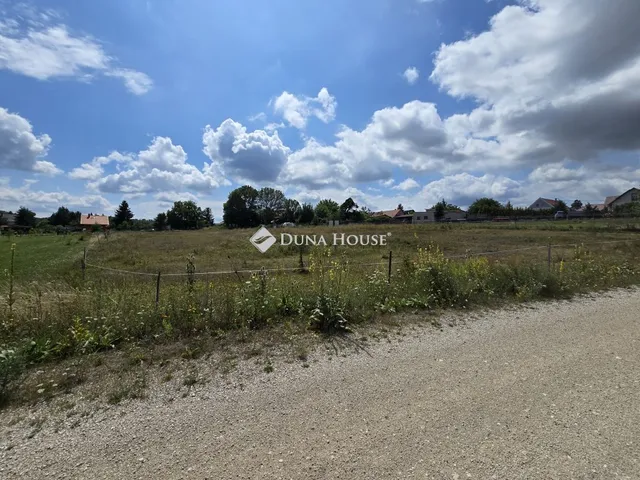 Eladó telek Bánd 932 nm