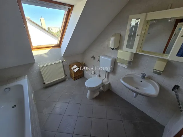Eladó ház Veszprém, Hársfa utca 257 nm