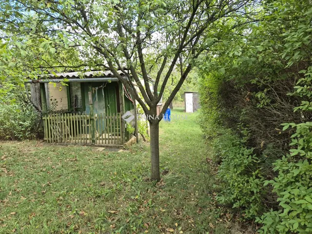 Eladó telek Veszprém 684 nm