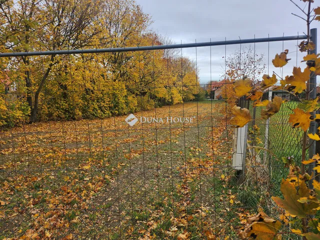 Eladó telek Füle 1169 nm