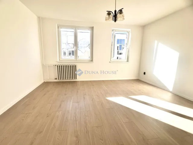 Eladó lakás Hajmáskér 32 nm