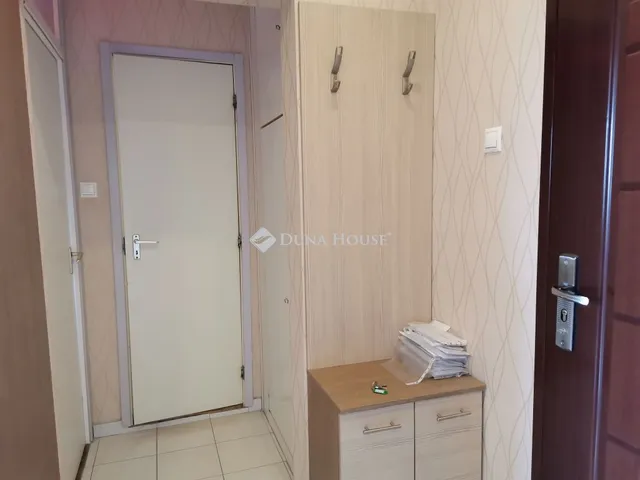 Kiadó lakás Veszprém, Haszkovó utca 42 nm