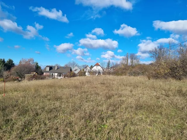 Eladó telek Balatonfűzfő 1050 nm