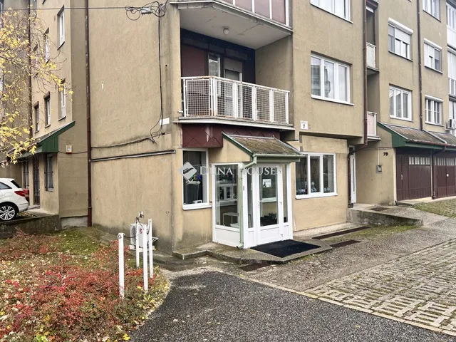 Eladó kereskedelmi és ipari ingatlan Balatonalmádi, Szabolcs utca 137 nm