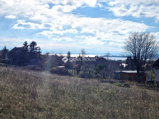 Eladó telek Balatonfűzfő 800 nm