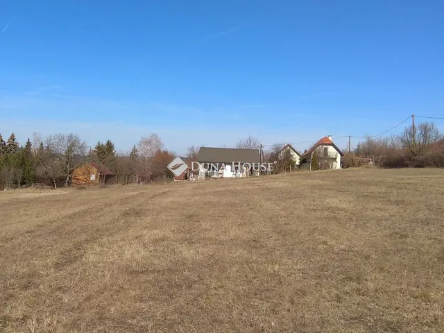 Eladó telek Balatonfűzfő 800 nm