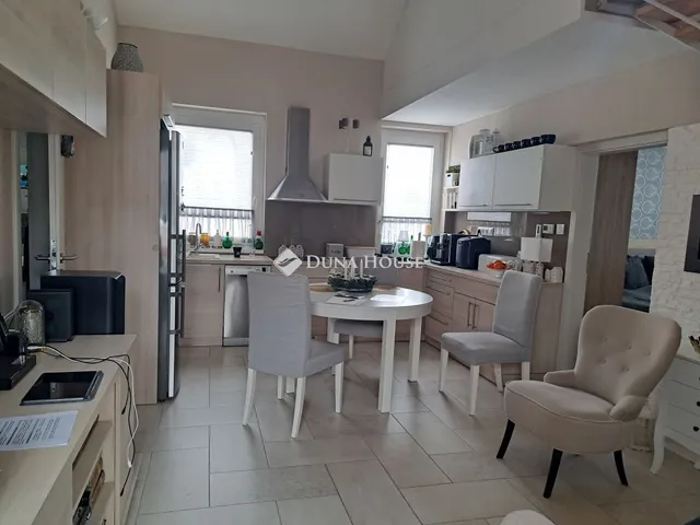 Eladó lakás Veszprém, Ívelő sétány 81 nm