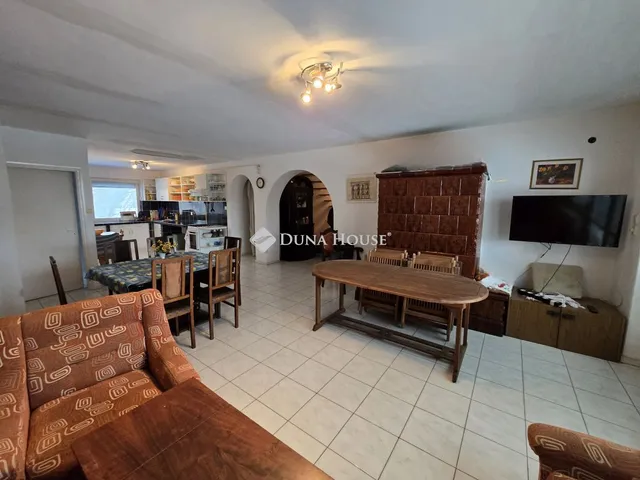 Eladó ház Alsóörs 250 nm