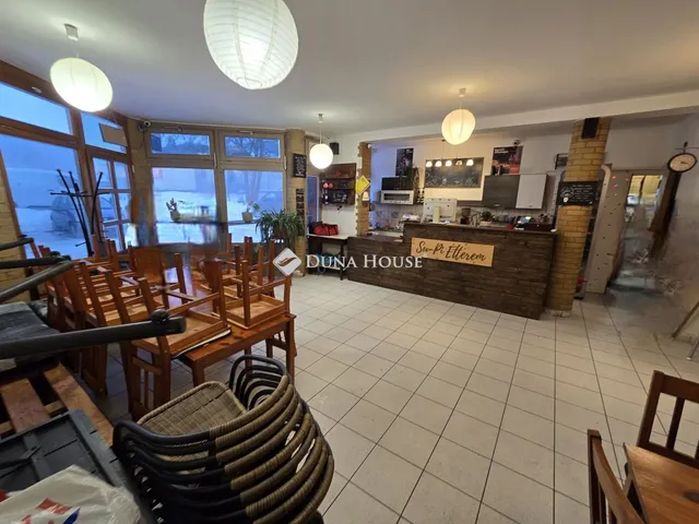 Eladó kereskedelmi és ipari ingatlan Veszprém, Cholnoky Jenő utca 92 nm