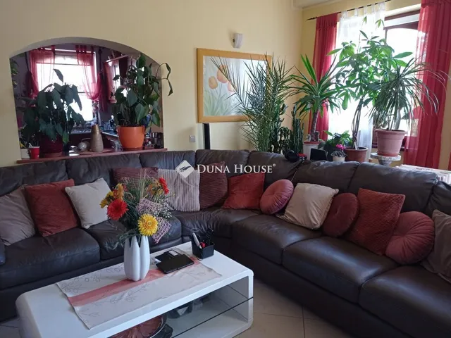 Eladó ház Veszprém, Bányai utca 400 nm