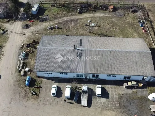 Eladó kereskedelmi és ipari ingatlan Veszprém, Zirci utca 800 nm