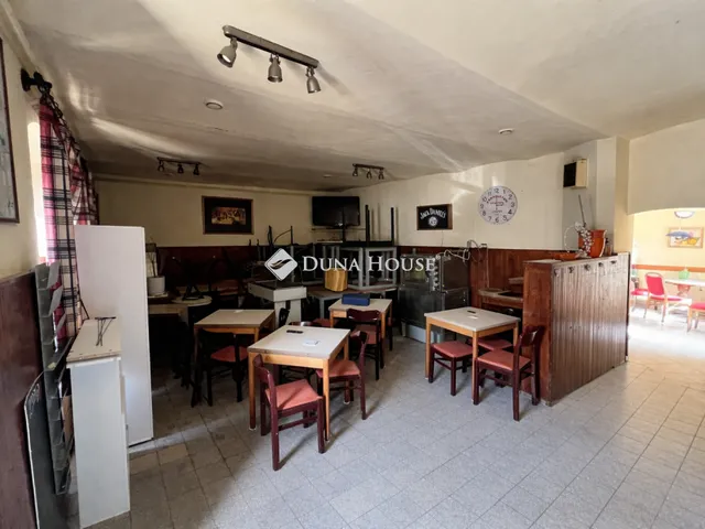 Eladó kereskedelmi és ipari ingatlan Veszprém, Céhház utca 220 nm