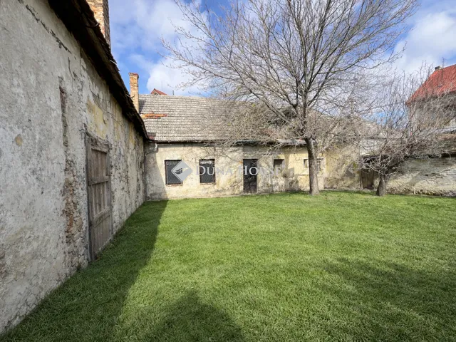 Eladó kereskedelmi és ipari ingatlan Veszprém, Céhház utca 220 nm