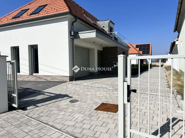 Eladó ház Veszprém, Harmat utca 164 nm