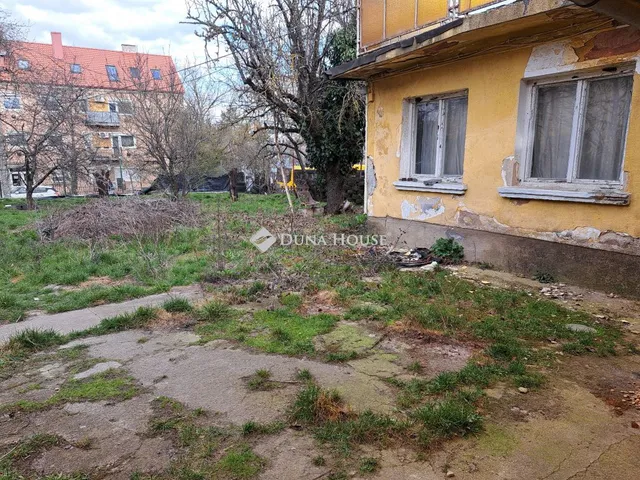 Eladó telek Veszprém, József Attila utca 558 nm