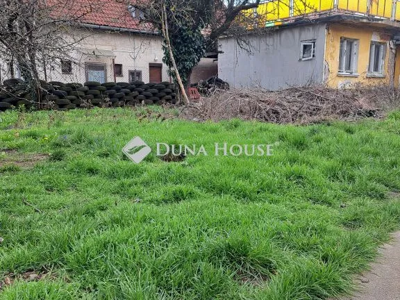 Eladó telek Veszprém, József Attila utca 558 nm