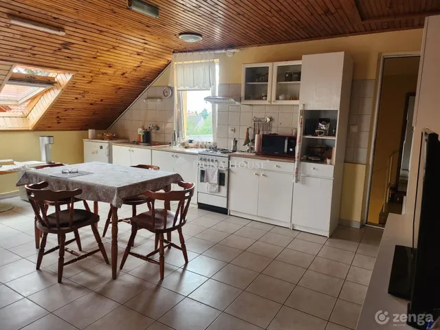 Eladó ház Balatonfűzfő, Lotz Károly utca 200 nm