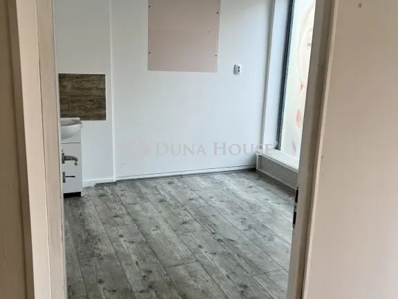 Kiadó kereskedelmi és ipari ingatlan Veszprém, Kossuth Lajos utca 31 nm