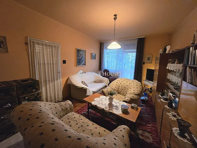 Eladó lakás Veszprém, Cserhát lakótelep 43 nm