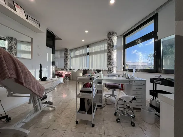 Eladó kereskedelmi és ipari ingatlan Veszprém 26 nm