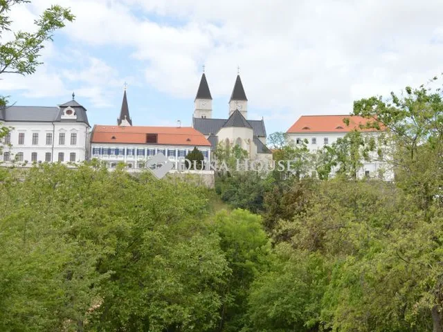 Eladó telek Veszprém 720 nm