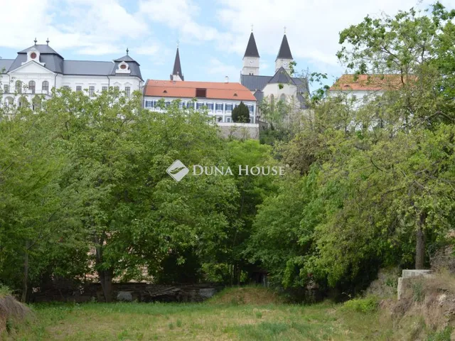 Eladó telek Veszprém 720 nm