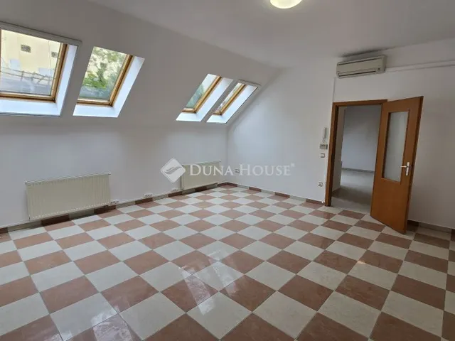 Eladó lakás Veszprém, Jókai Mór utca 68 nm