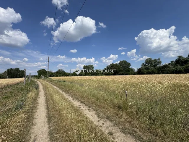 Eladó telek Veszprém 4103 nm