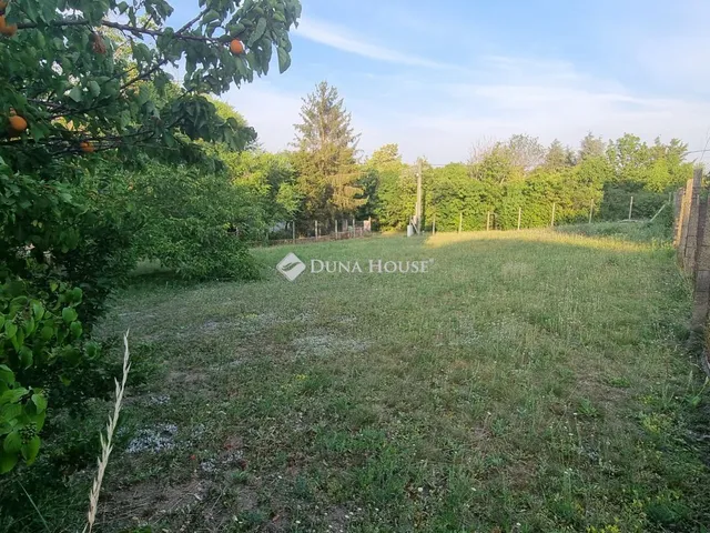 Eladó telek Balatonkenese 784 nm
