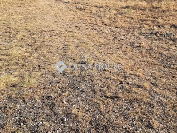Eladó telek Öskü 861 nm