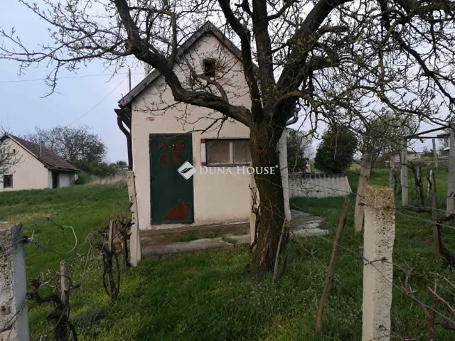 Eladó mezőgazdasági ingatlan Berhida 30 nm