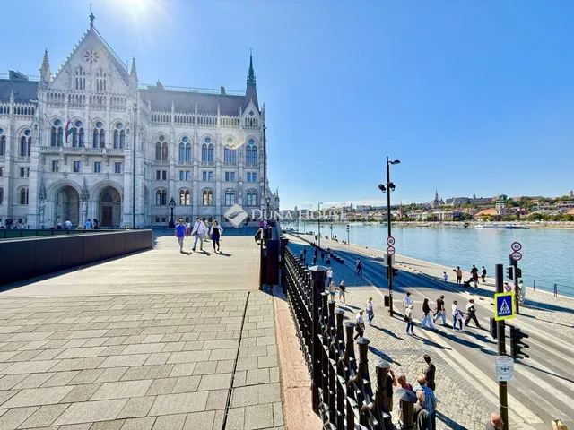 Eladó lakás Budapest V. kerület, Honvéd tér 43 nm
