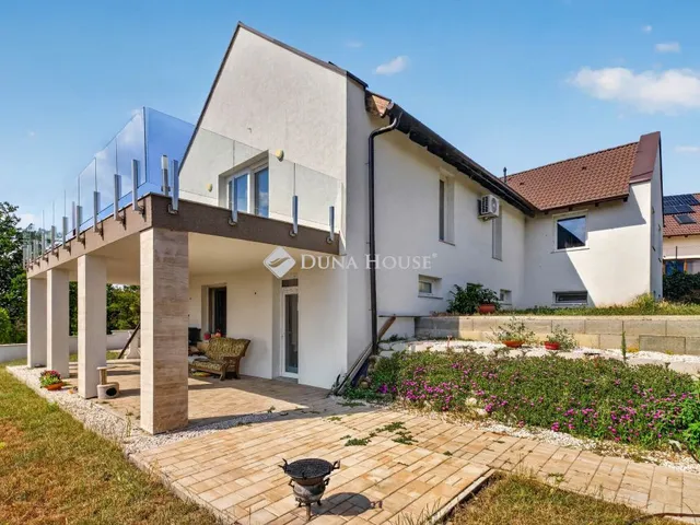 Eladó ház Biatorbágy 290 nm