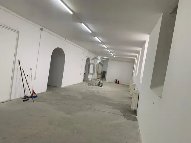 Eladó kereskedelmi és ipari ingatlan Budapest X. kerület, Laposdűlő 201 nm