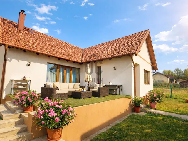 Eladó ház Nagytarcsa 185 nm