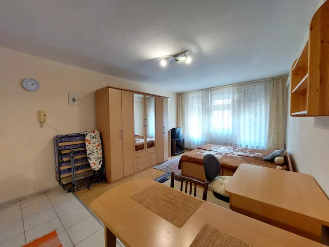 Kiadó lakás Szeged, Alsóváros 28 nm
