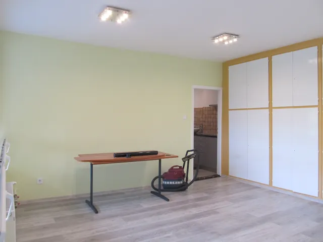 Kiadó kereskedelmi és ipari ingatlan Szeged, Belváros 40 nm