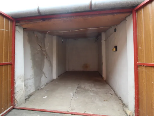 Eladó garázs Szeged, Újszeged 15 nm