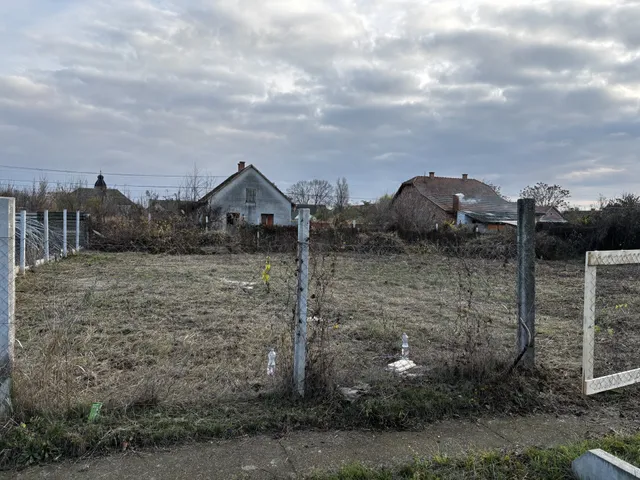 Eladó telek Makó, Honvéd 725 nm