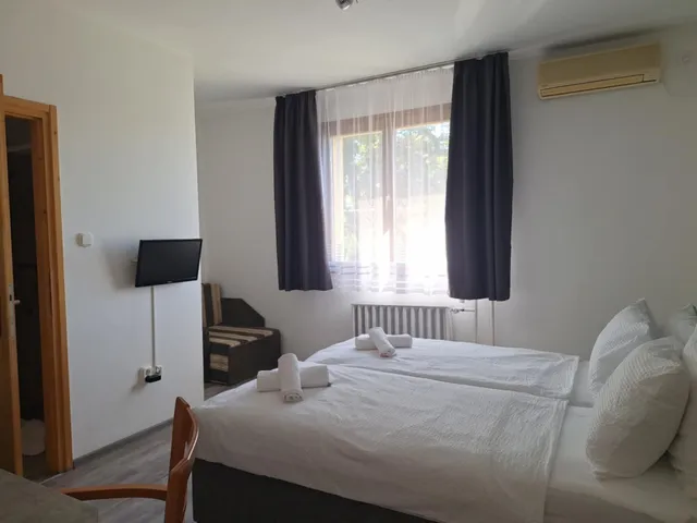 Eladó kereskedelmi és ipari ingatlan Szeged, Alsóváros 300 nm