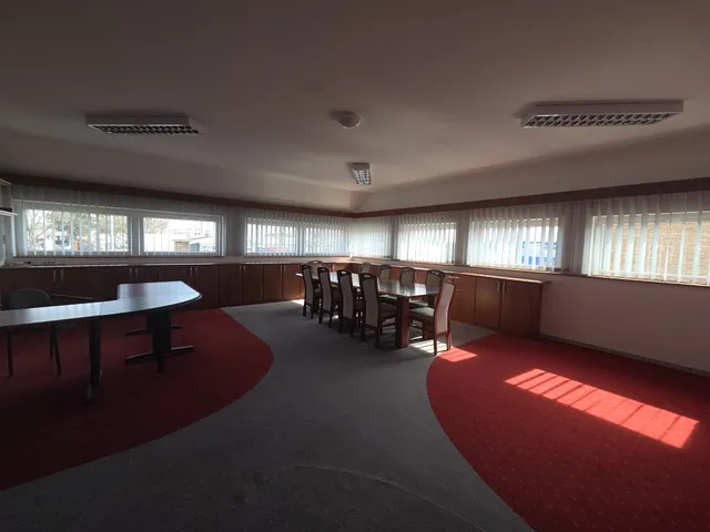 Kiadó kereskedelmi és ipari ingatlan Szeged, Dorozsmai út 54 nm