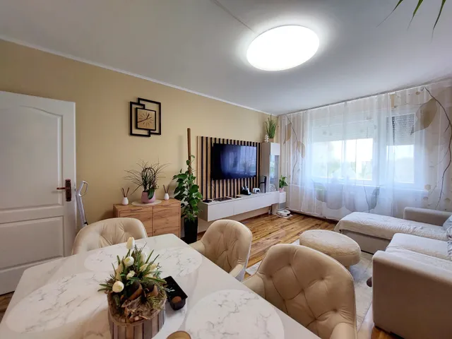 Eladó lakás Szeged, Makkosház, Csongrádi sugárút 60 nm