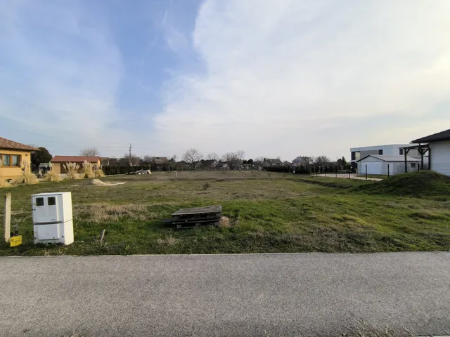 Eladó telek Szeged, Béketelep 1068 nm