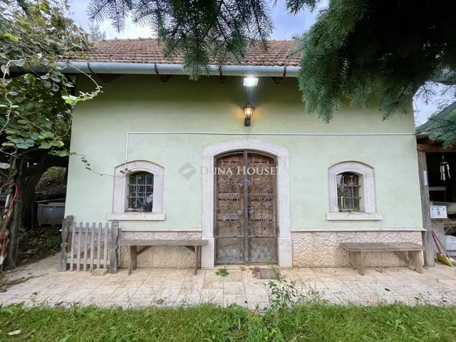 Eladó üdülő és hétvégi ház Süttő, Zártkert 50 nm