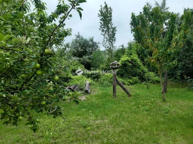 Eladó telek Lábatlan, Zrínyi Miklós lakótelep 1027 nm