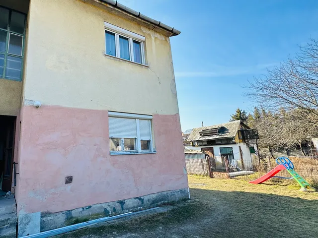 Eladó lakás Tát 45 nm