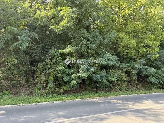 Eladó telek Nyergesújfalu, Zártkert 1067 nm