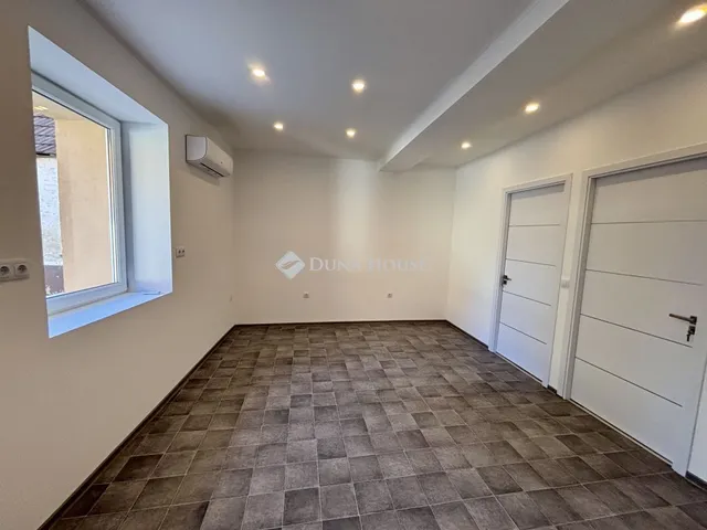 Eladó ház Esztergom, Simor János utca 44 nm