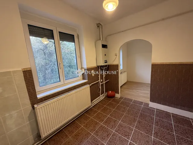 Eladó lakás Nyergesújfalu, Hullám utca 42 nm