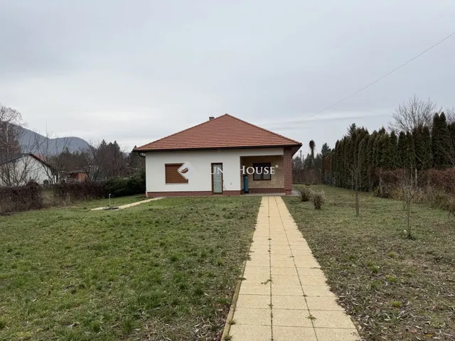 Eladó ház Esztergom, Visegrádi út 92 nm